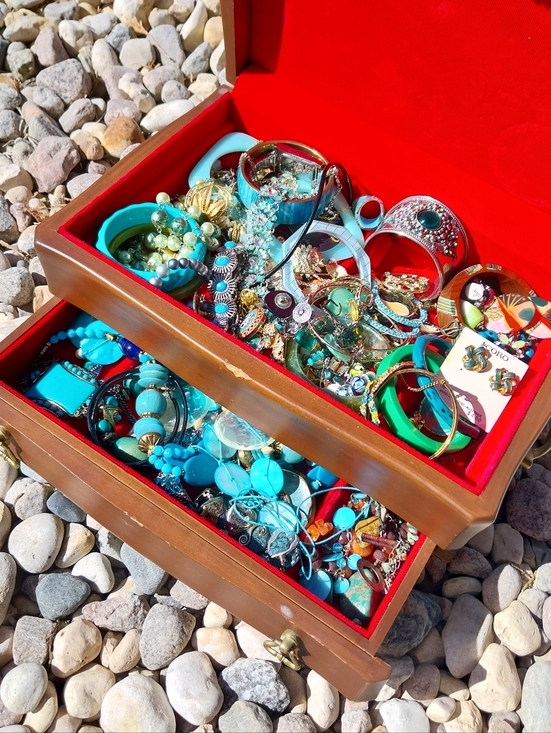 Jewelry - Assorted Turquoise & Gold Jewelry Lot